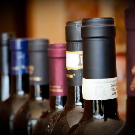 Bed&Wine Hotel Negrar Bagian luar foto
