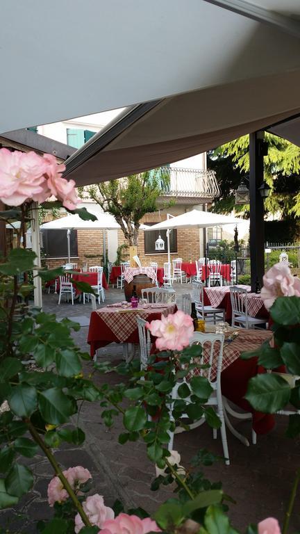 Bed&Wine Hotel Negrar Bagian luar foto