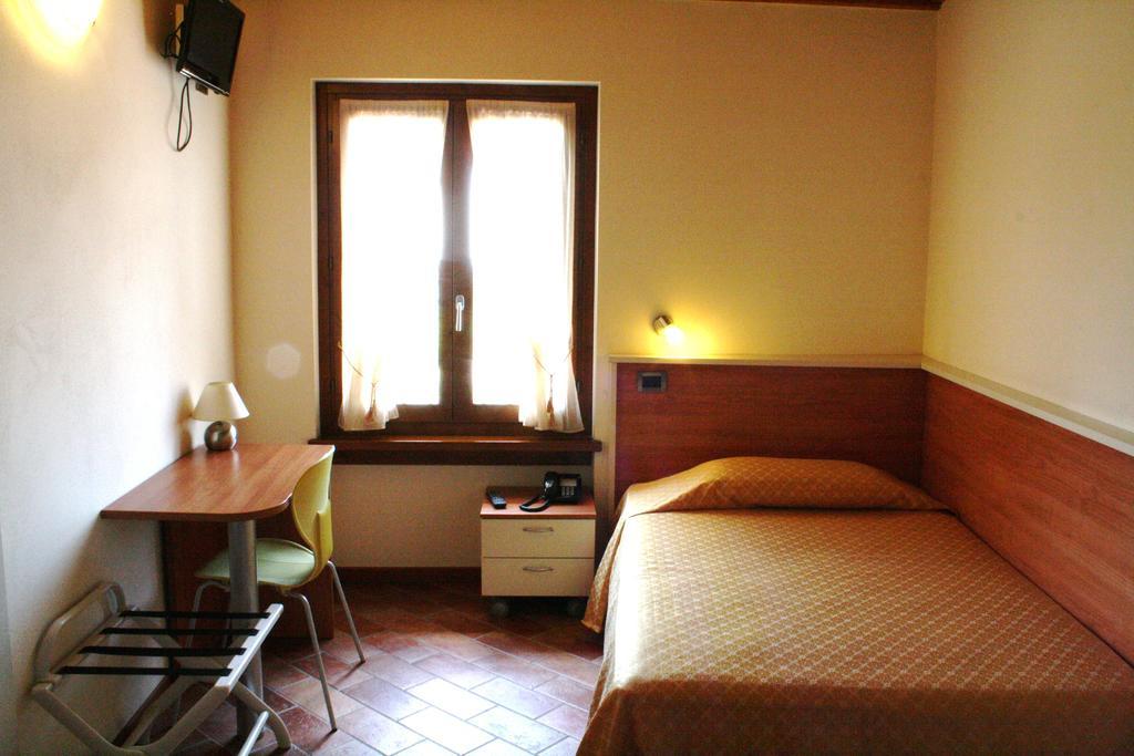 Bed&Wine Hotel Negrar Ruang foto
