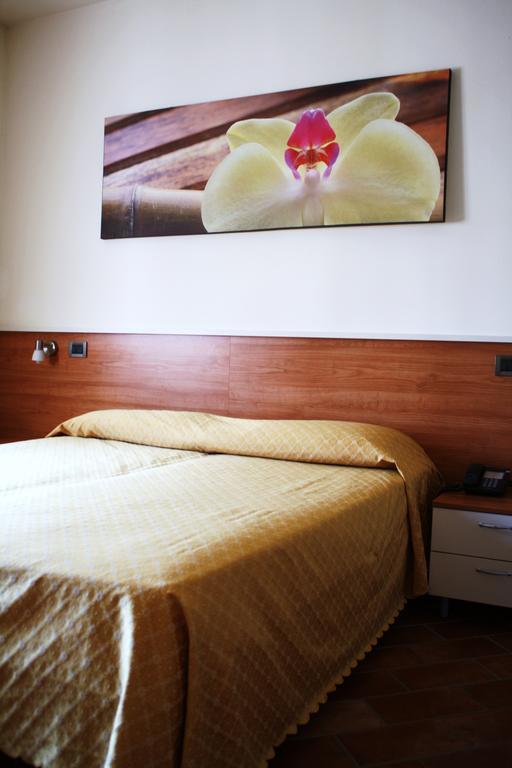 Bed&Wine Hotel Negrar Ruang foto