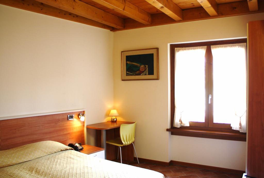 Bed&Wine Hotel Negrar Ruang foto