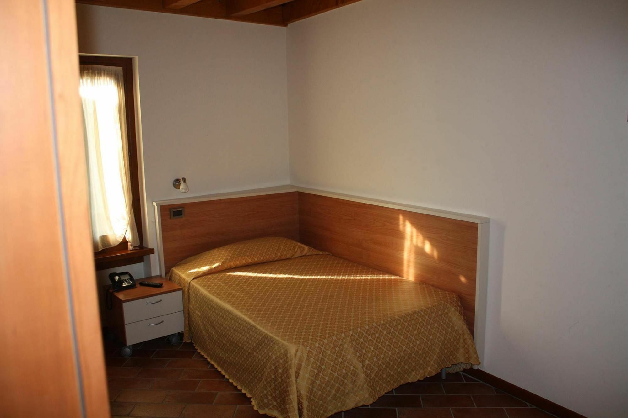 Bed&Wine Hotel Negrar Bagian luar foto